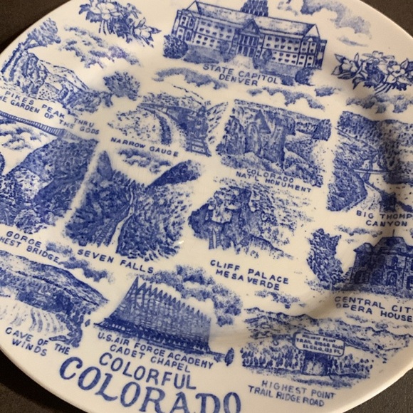 1960s Blue & White Ceramic Colorado Tourist Souvenir Collectible Display Plate - Picture 17 of 17